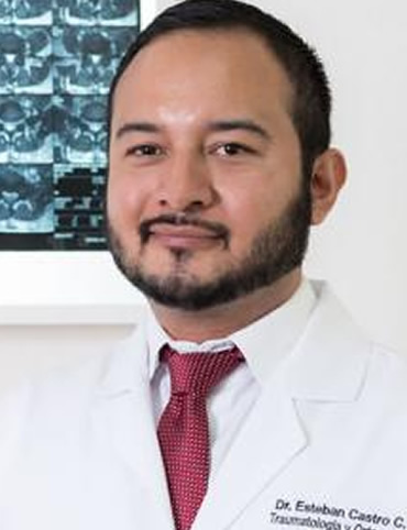 Doctor Esteban Castro Orthopedic Traumatologist specializing in spine surgery in Guadalajara